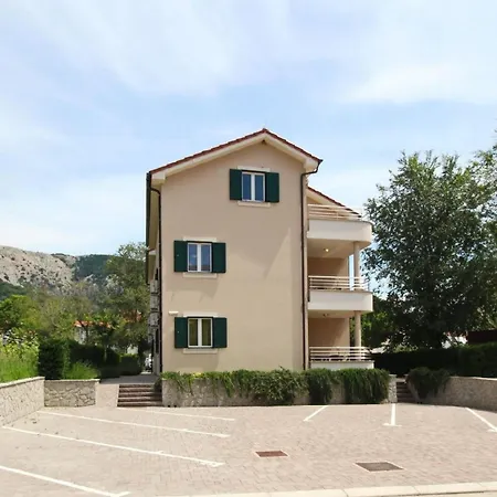 Tolles In Mit Terrasse * Baška