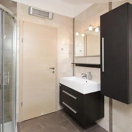 Apartment Tolles In Mit Terrasse