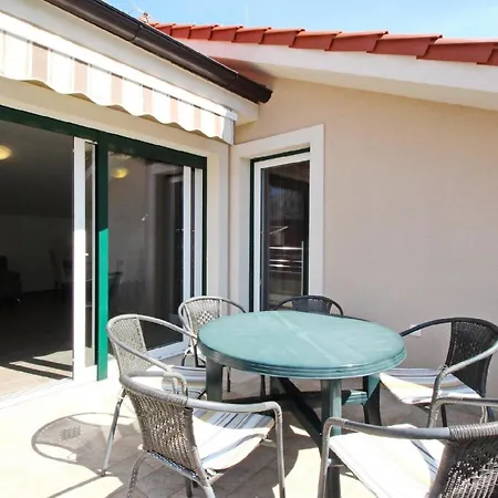 Tolles In Mit Terrasse * Baška