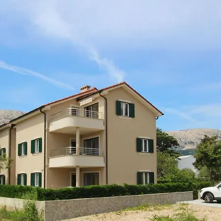 Tolles In Mit Terrasse Baška