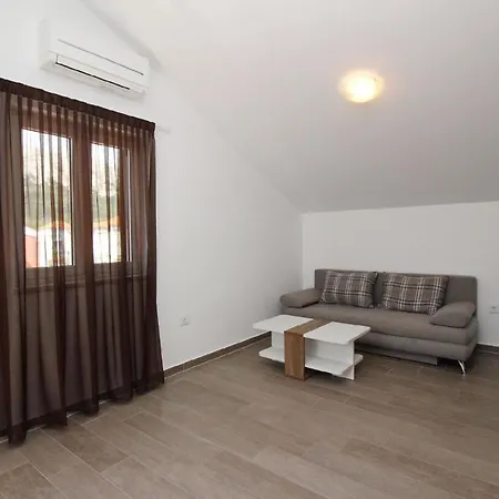 Tolles In Mit Terrasse Daire Baška