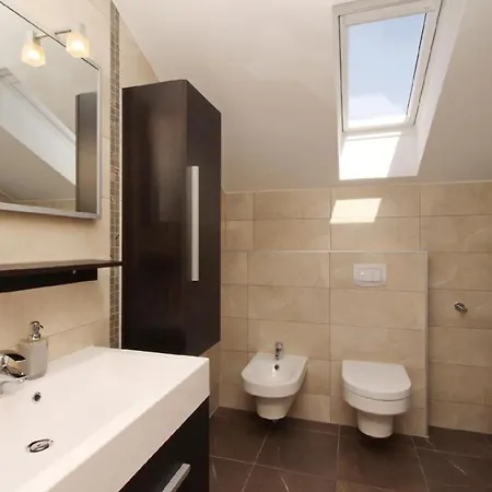 Apartment Tolles In Mit Terrasse